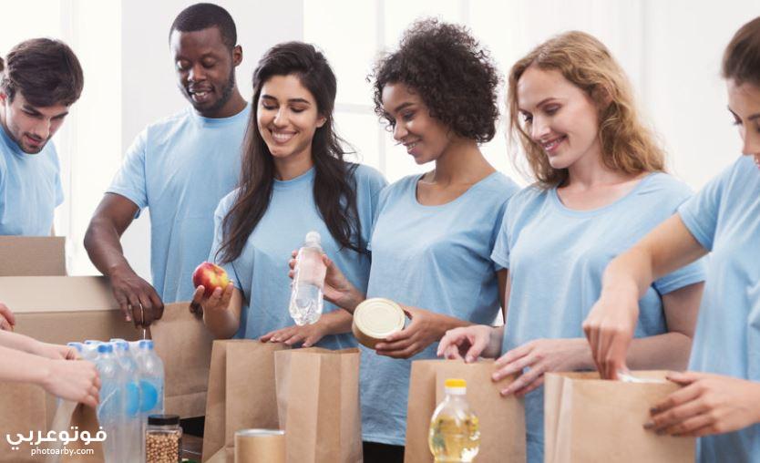 فوتو عربي عبارات عن العمل التطوعي يساعد في عمل الخير